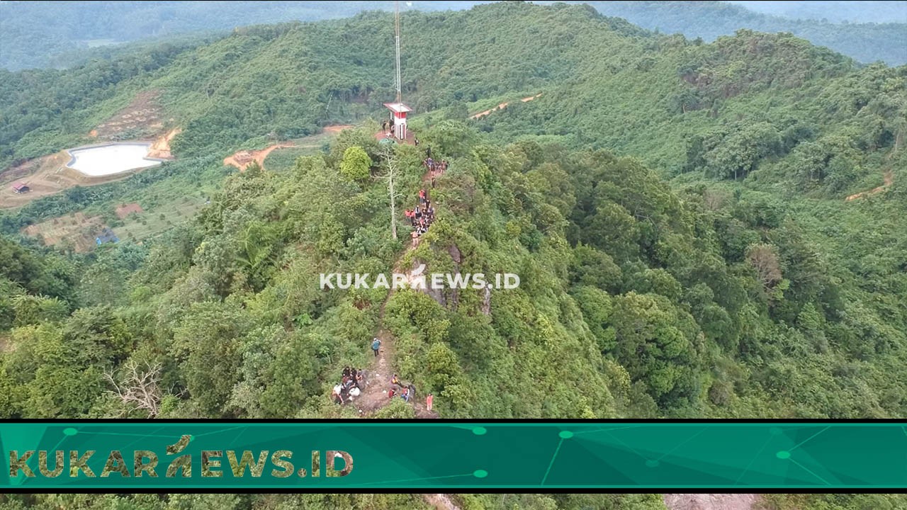 Pemdes Sumber Sari Tingkatkan Fasilitas Wisata Puncak Bukit Biru
