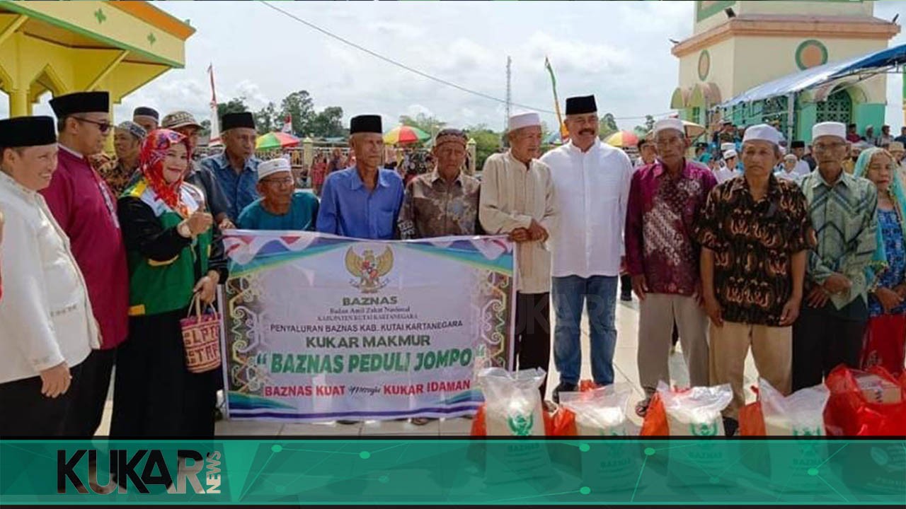 BAZNAS Kukar Salurkan Bantuan Bagi Para Lansia di Muara Muntai