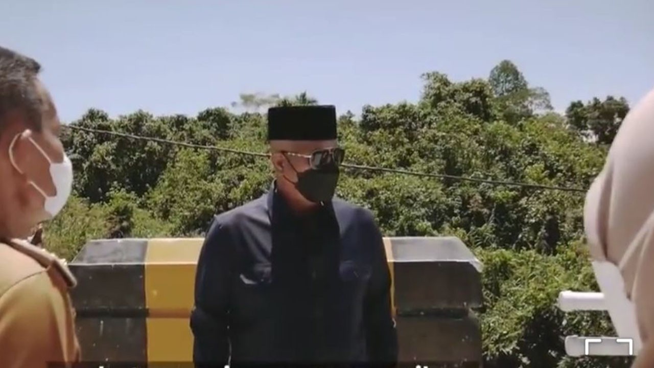 Bupati Kukar Pantau Pengerjaan Jembatan Penghubung Dua Desa di Marangkayu