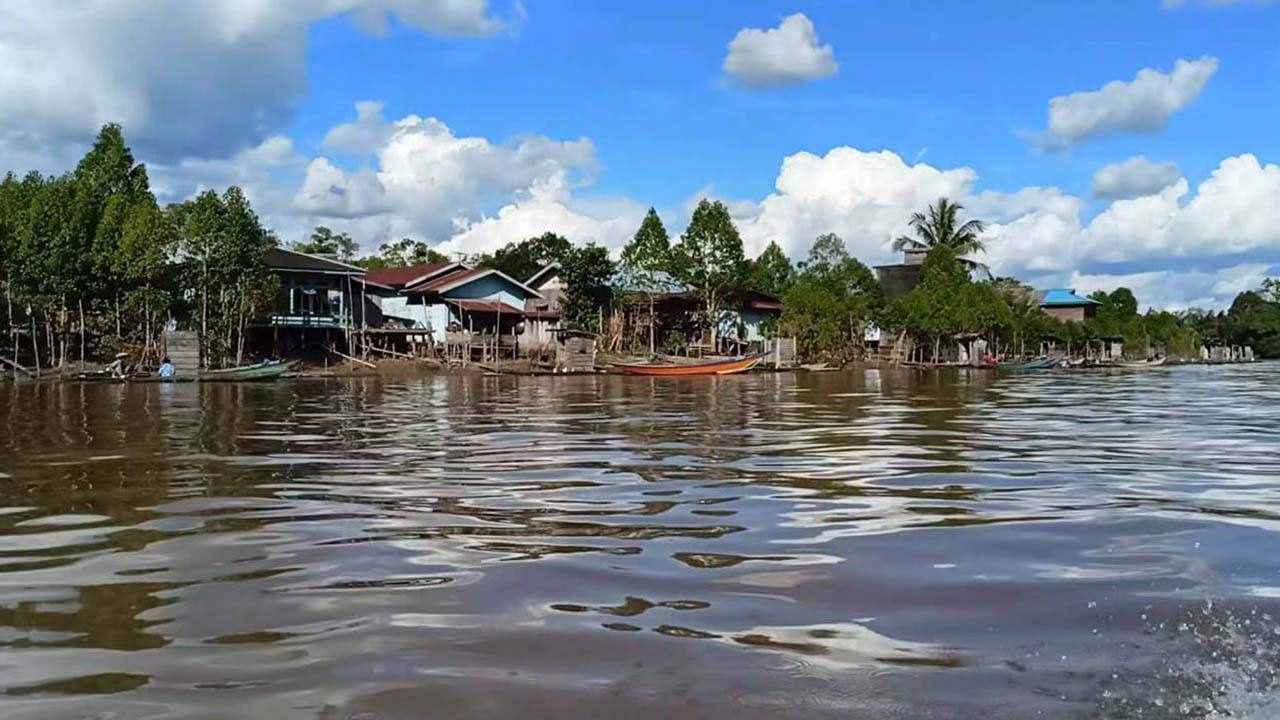 Desa Teluk Muda Masih Andalkan Genset untuk Penerangan