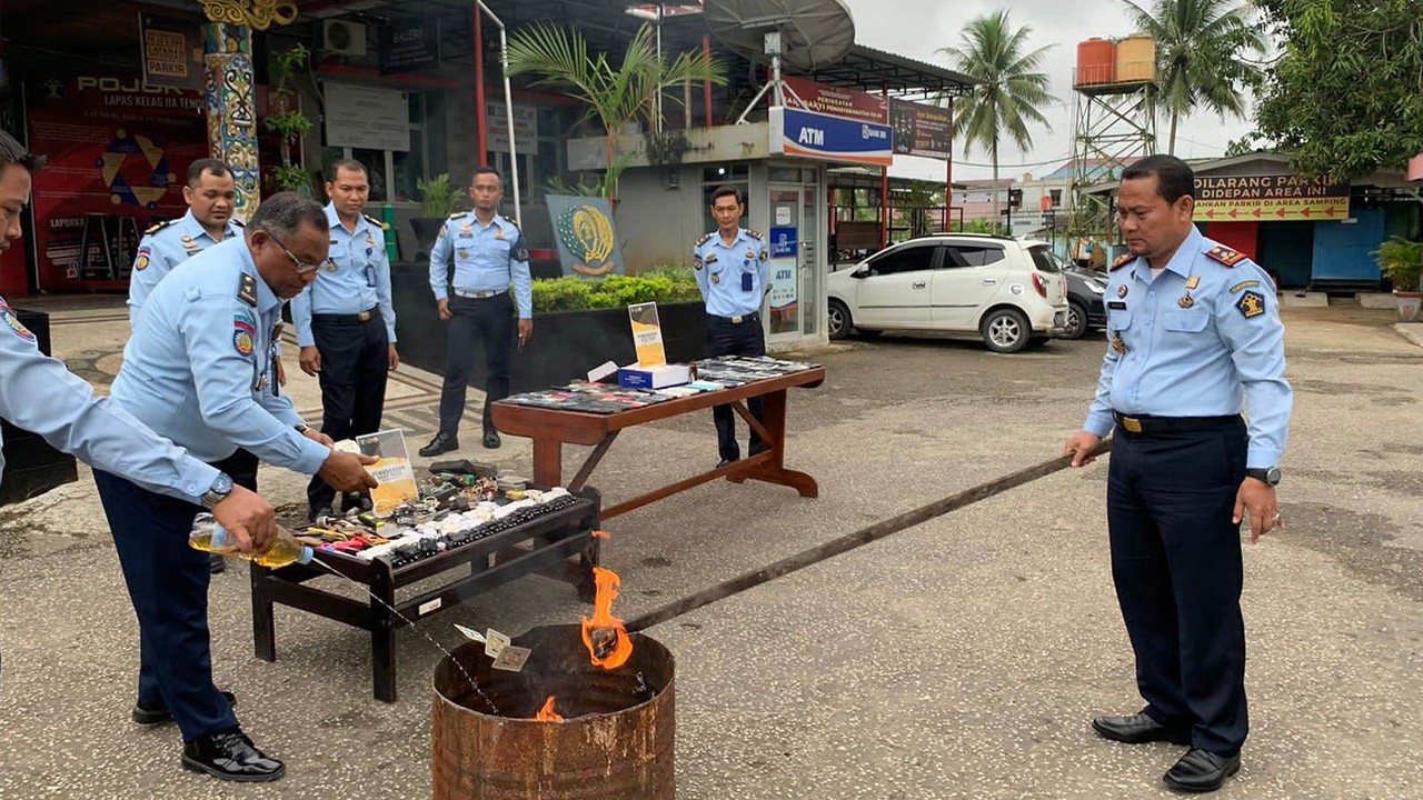 Kalapas Tenggarong Pimpin Langsung Razia Kamar WBP