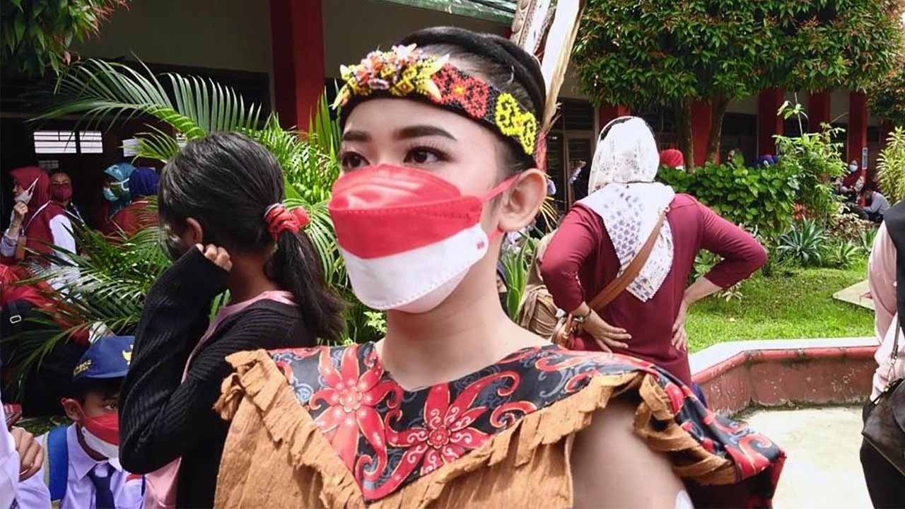 Kikania, Siswi Yang Divaksin di Hadapan Presiden