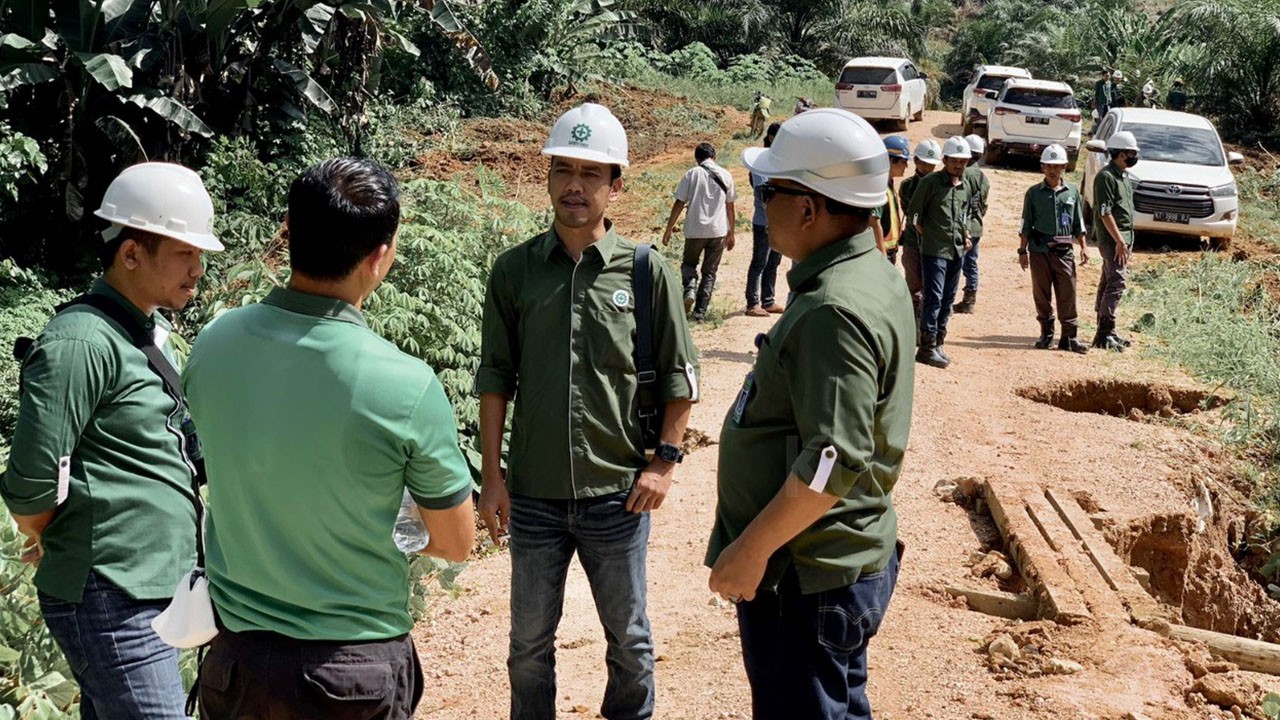 PT SAP Perbaiki Jalan dan Jembatan di Desa Lung Melah