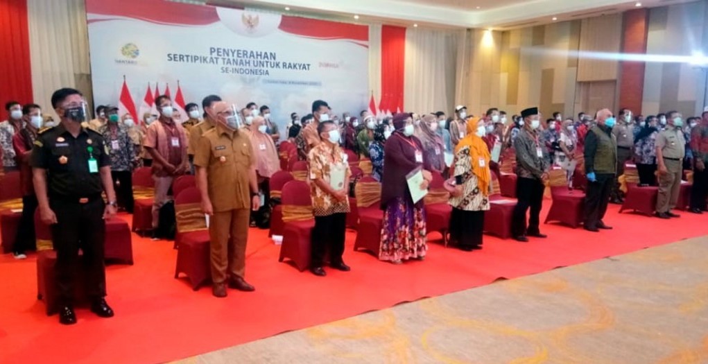 Presiden Joko Widodo Serahkan 1 Juta Sertifikat Tanah 