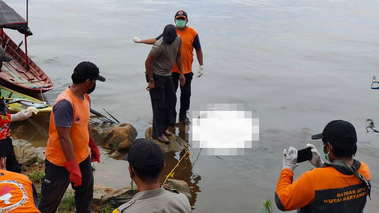Pria Paruh Baya Ditemukan Tewas Mengapung di Sungai Mahakam