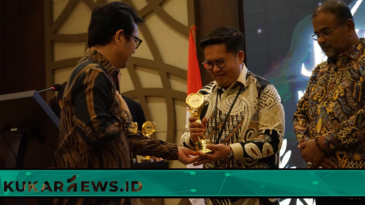 JMSI Award 2024, Wakil Bupati Kukar Dianugerahkan Tokoh Peduli UMKM