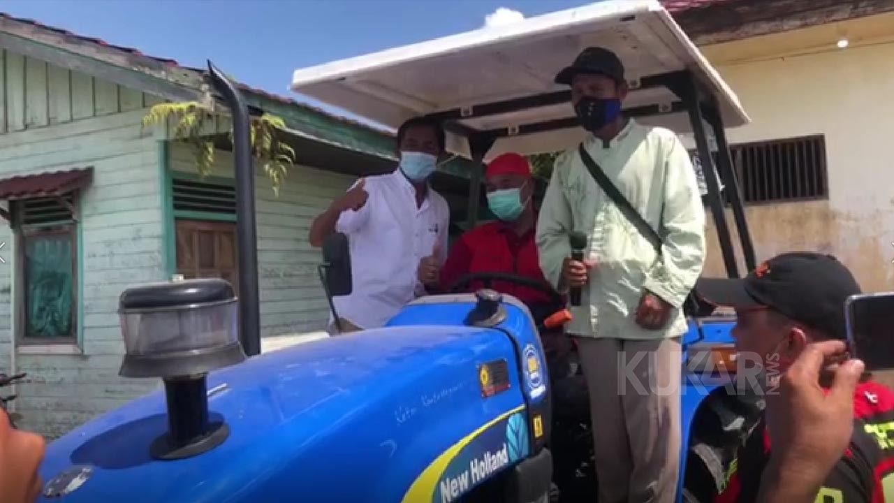 Salurkan Alsintan, Pemkab Kukar Dorong Petani Gunakan Sistem Mekanisasi