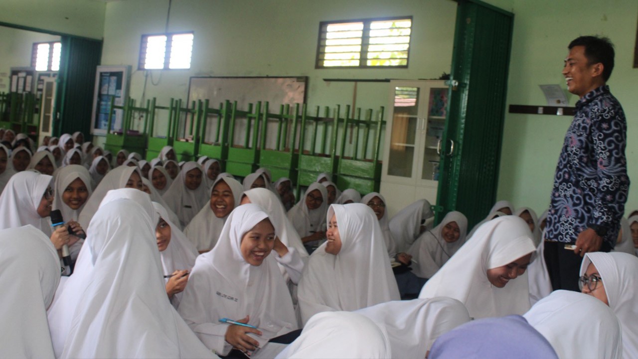 Santriwati SMP IT Madina Diajarkan Cara Melepas Emosi 