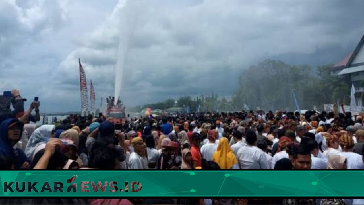 Tradisi Belimbur Meriahkan Puncak Prosesi Erau 2025