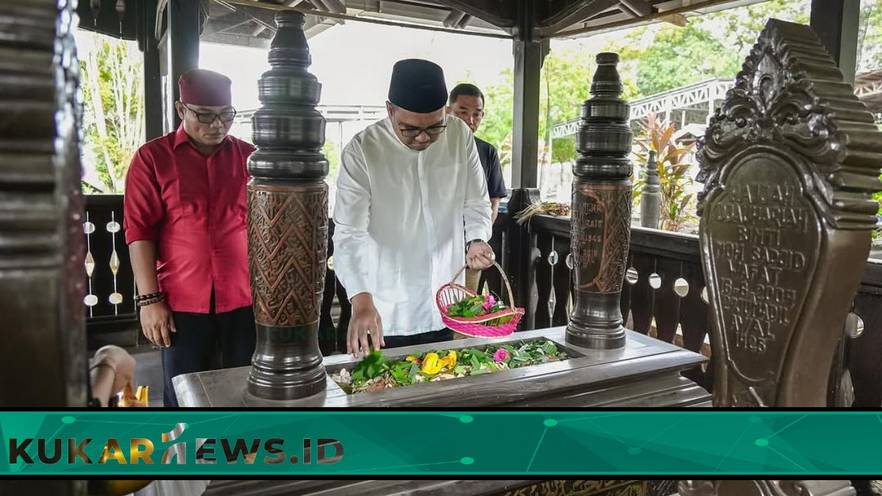 Kembali ke Akar Inspirasi, Aulia Rahman Basri Ziarah ke Makam Mantan Bupati Kukar Syaukani HR