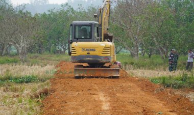 Alat Berat Percepat Pengerjaan Jalan TMMD ke-130 di Kukar