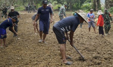 Geliat Gotong Royong di Jembayan Dalam, Satgas TMMD 130 dan Warga Kebut Pengamparan Jalan Tani