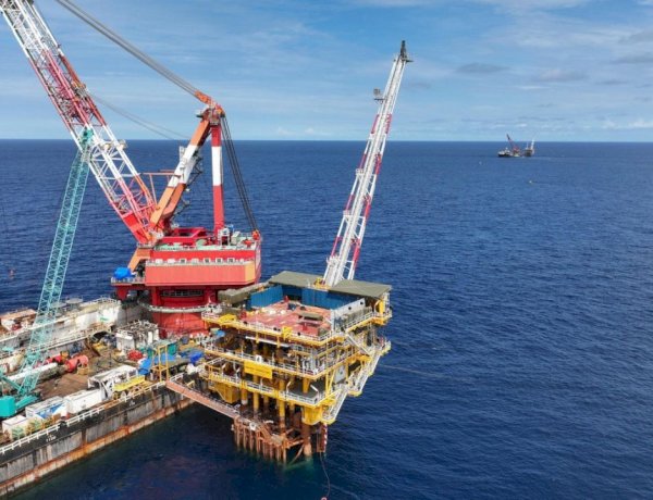 PT Pertamina Hulu Mahakam Berhasil Selesaikan Pemasangan Jacket dan Topside Platform Offshore Manpatu Berbobot 1000 Ton
