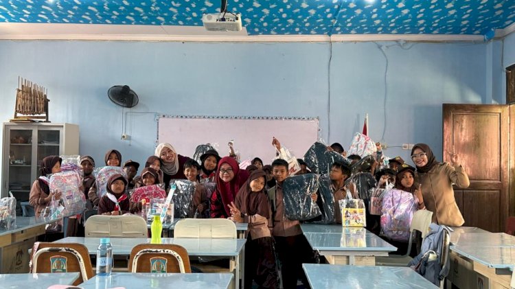 PERTIWI PHKT Bagikan 600 Paket Perlengkapan Sekolah Bagi Siswa SD di Balikpapan