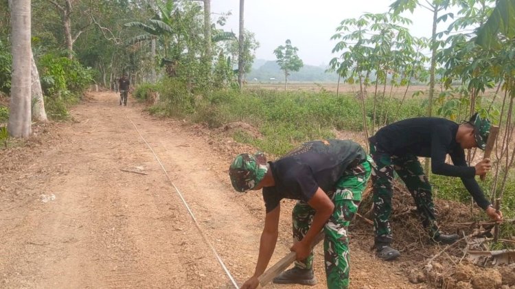 Satgas TMMD 130 Ukur Ulang Jalan Usaha Tani di Jembayan Tengah, Pastikan Spesifikasi Tepat