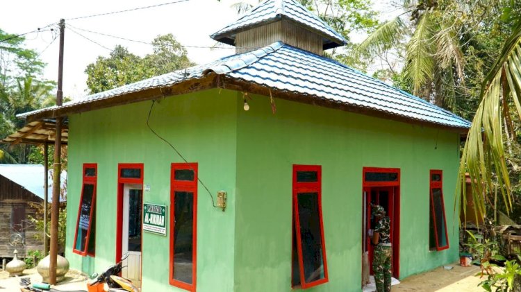 Kemanunggalan TNI dan Warga Tudungan Lewat Perbaikan Langgar Al-Hikmah
