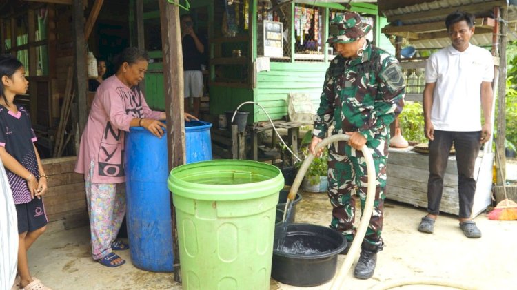 Rapi Mengantre, Satgas TMMD 130 Pasok Air Bersih untuk Warga Loa Kulu