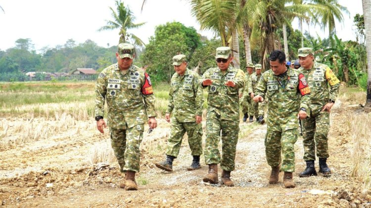Wujud Nyata Kemanunggalan TNI-Rakyat, Gotong Royong TMMD 130 di JUT Tudungan Dipuji Mabesad