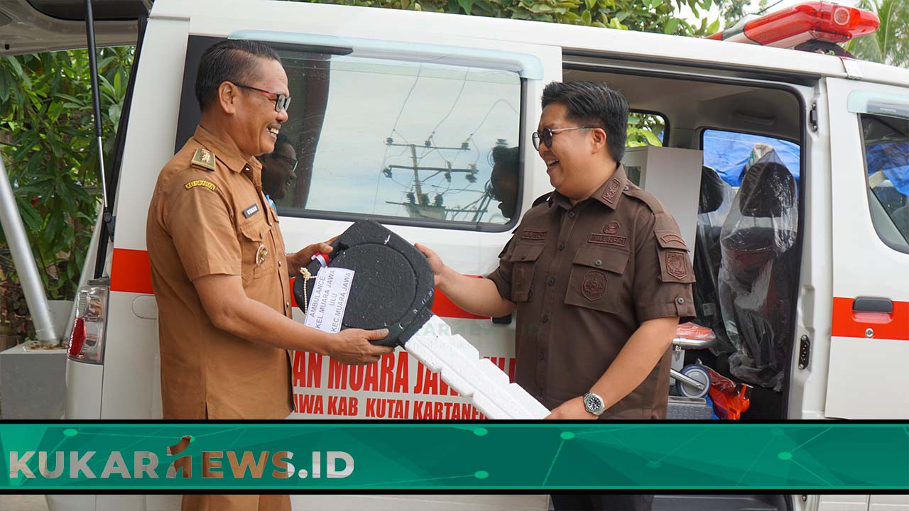 Pemkab Kukar Salurkan Ambulance di Muara Jawa dan Muara Badak