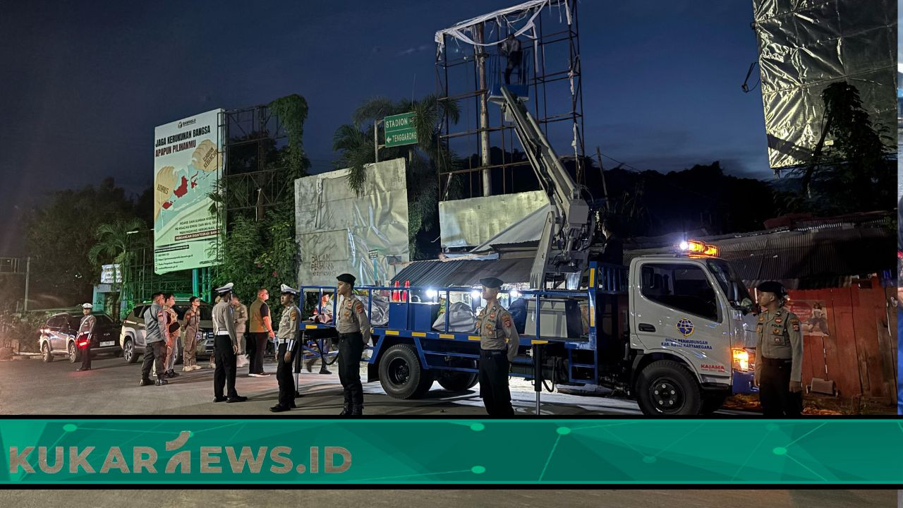 Polres Kukar Lakukan Pengamanan dalam Penertiban APK PSU