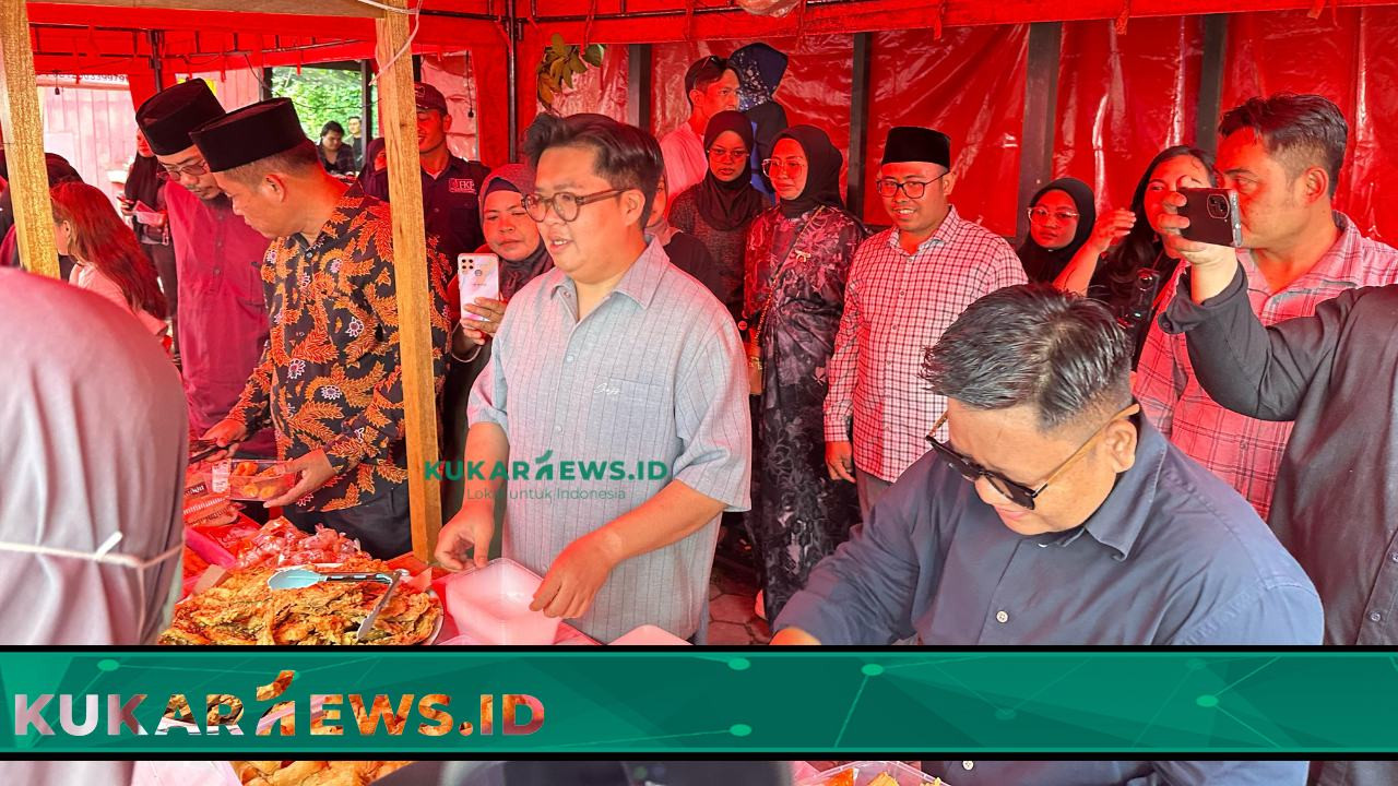 Keseruan War Takjil di Kota Raja Tenggarong