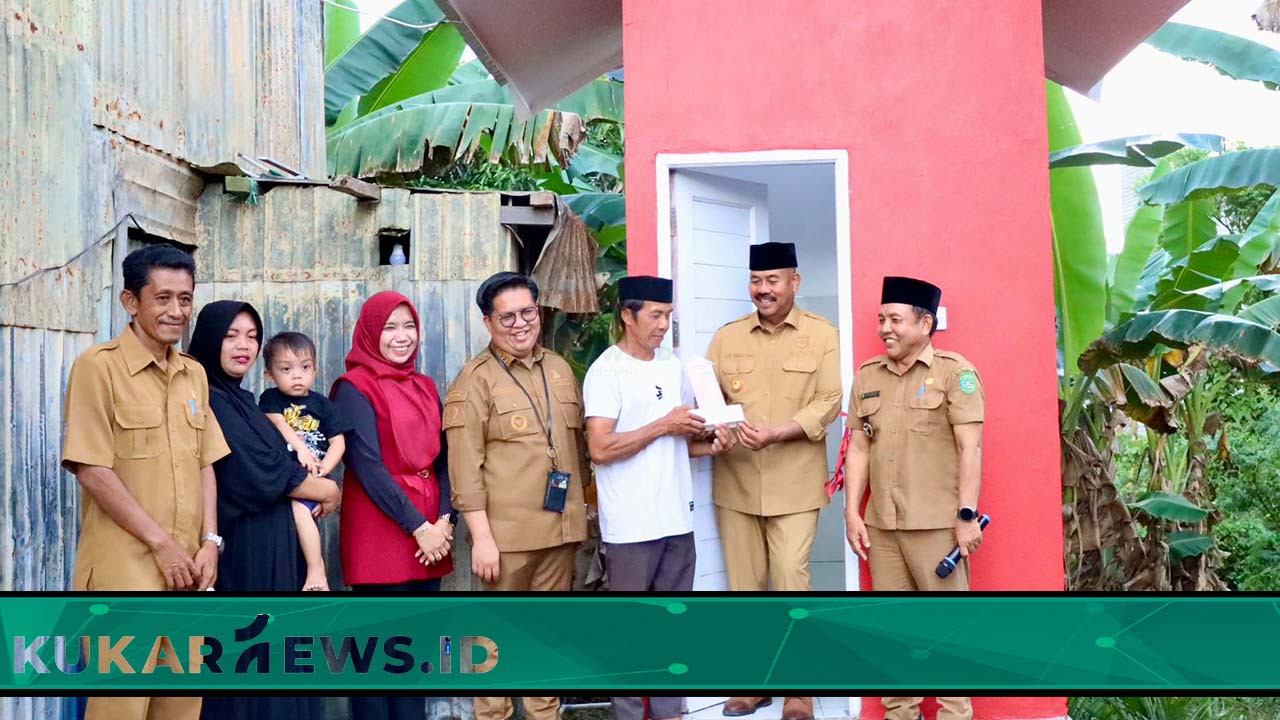 Ajak Terapkan PHBS, Warga Sebelimbingan Dibantu WC Sehat